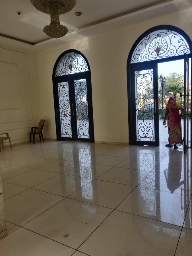 लॉर्ड कान्हा पैलेस Vrindavan